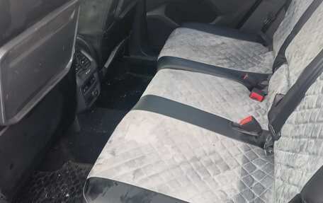 Volkswagen Tiguan II, 2018 год, 2 200 000 рублей, 12 фотография