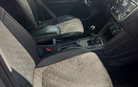 Volkswagen Tiguan II, 2018 год, 2 200 000 рублей, 11 фотография