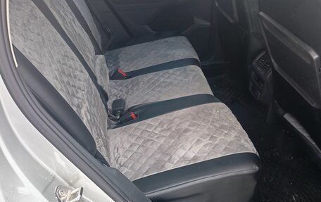 Volkswagen Tiguan II, 2018 год, 2 200 000 рублей, 13 фотография