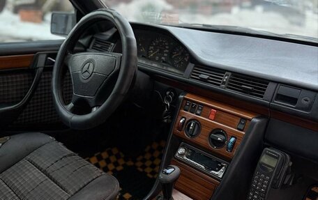 Mercedes-Benz E-Класс, 1993 год, 275 000 рублей, 24 фотография