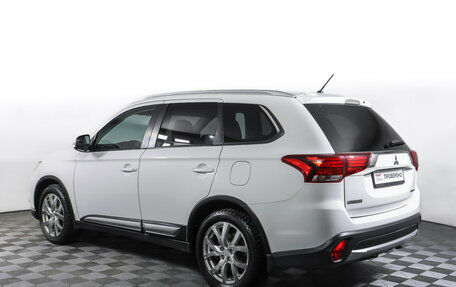 Mitsubishi Outlander III рестайлинг 3, 2015 год, 1 841 000 рублей, 7 фотография