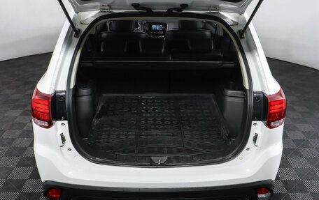 Mitsubishi Outlander III рестайлинг 3, 2015 год, 1 841 000 рублей, 10 фотография