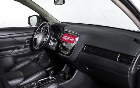 Mitsubishi Outlander III рестайлинг 3, 2015 год, 1 841 000 рублей, 11 фотография