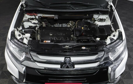 Mitsubishi Outlander III рестайлинг 3, 2015 год, 1 841 000 рублей, 9 фотография