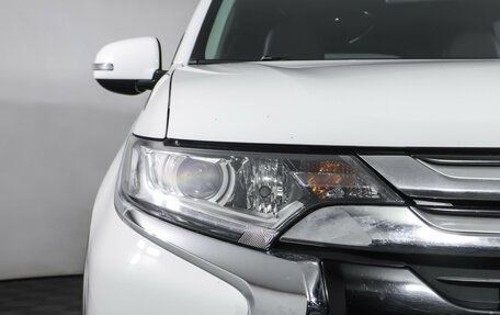 Mitsubishi Outlander III рестайлинг 3, 2015 год, 1 841 000 рублей, 23 фотография