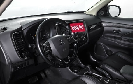Mitsubishi Outlander III рестайлинг 3, 2015 год, 1 841 000 рублей, 15 фотография