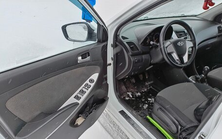 Hyundai Solaris II рестайлинг, 2013 год, 720 000 рублей, 15 фотография