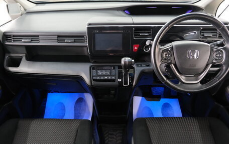 Honda Stepwgn IV, 2015 год, 1 899 000 рублей, 16 фотография