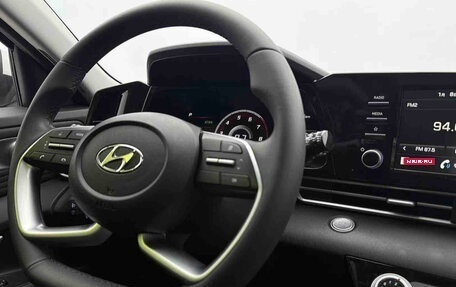 Hyundai Elantra, 2023 год, 1 590 000 рублей, 12 фотография