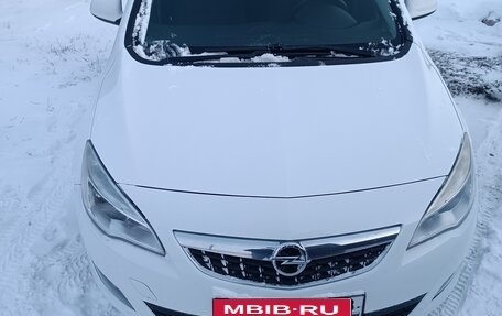 Opel Astra J, 2011 год, 640 000 рублей, 1 фотография