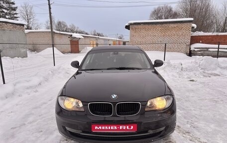 BMW 1 серия, 2010 год, 900 000 рублей, 1 фотография
