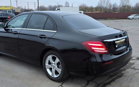 Mercedes-Benz E-Класс, 2017 год, 2 250 000 рублей, 3 фотография