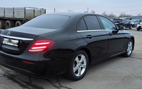 Mercedes-Benz E-Класс, 2017 год, 2 250 000 рублей, 4 фотография