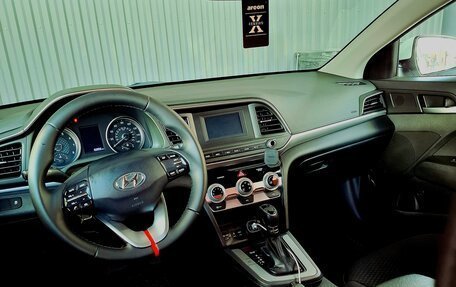 Hyundai Elantra VI рестайлинг, 2019 год, 1 250 000 рублей, 8 фотография