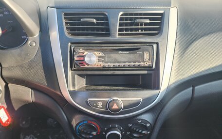 Hyundai Solaris II рестайлинг, 2012 год, 615 000 рублей, 17 фотография