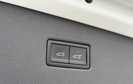 Volkswagen Tiguan II, 2018 год, 3 060 000 рублей, 13 фотография