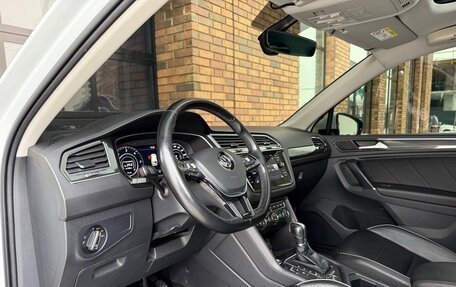 Volkswagen Tiguan II, 2018 год, 3 060 000 рублей, 15 фотография