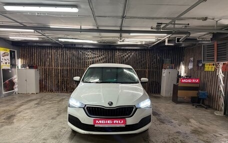 Skoda Rapid II, 2021 год, 800 000 рублей, 1 фотография