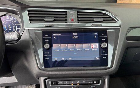 Volkswagen Tiguan II, 2018 год, 3 060 000 рублей, 19 фотография