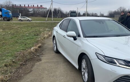 Toyota Camry, 2019 год, 3 850 000 рублей, 4 фотография