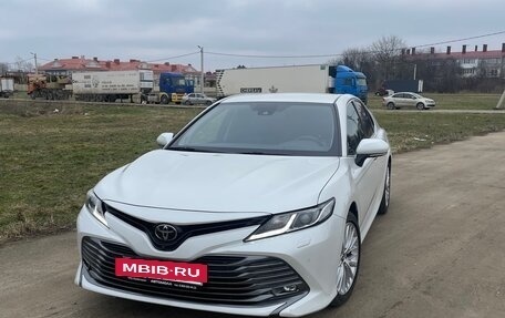 Toyota Camry, 2019 год, 3 850 000 рублей, 2 фотография