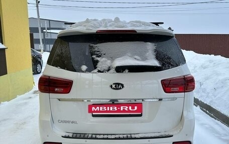 KIA Carnival III, 2019 год, 2 850 000 рублей, 3 фотография