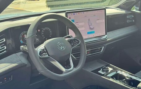 Volkswagen Tiguan, 2025 год, 4 247 000 рублей, 6 фотография