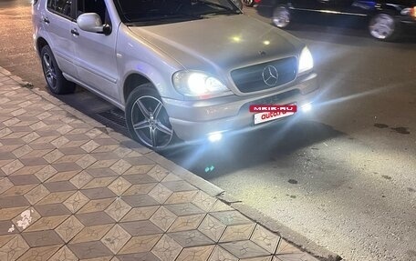 Mercedes-Benz M-Класс, 2000 год, 560 000 рублей, 3 фотография