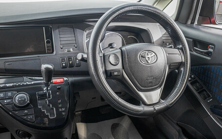Toyota ISis I, 2013 год, 1 279 000 рублей, 18 фотография