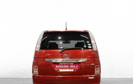 Toyota ISis I, 2013 год, 1 279 000 рублей, 5 фотография