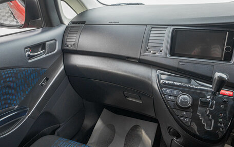 Toyota ISis I, 2013 год, 1 279 000 рублей, 24 фотография