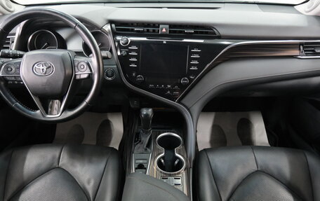 Toyota Camry, 2018 год, 2 999 000 рублей, 15 фотография