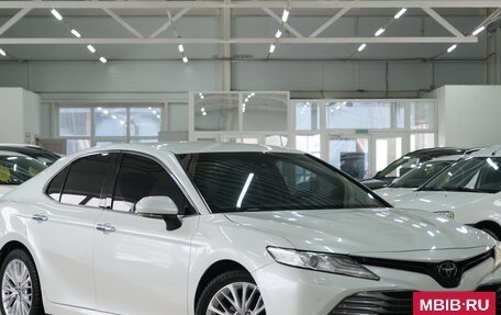 Toyota Camry, 2018 год, 2 999 000 рублей, 4 фотография