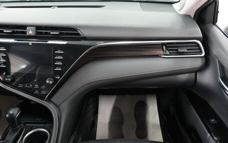 Toyota Camry, 2018 год, 2 999 000 рублей, 20 фотография