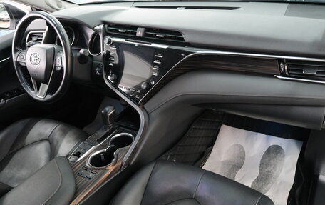 Toyota Camry, 2018 год, 2 999 000 рублей, 21 фотография