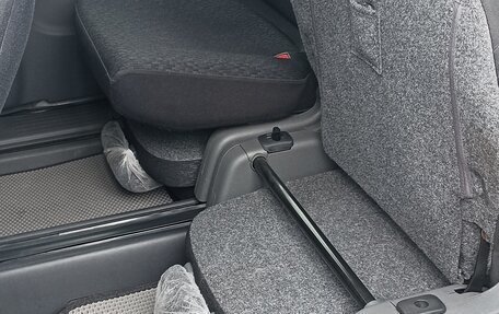 Toyota Sienta I, 2013 год, 1 200 000 рублей, 19 фотография