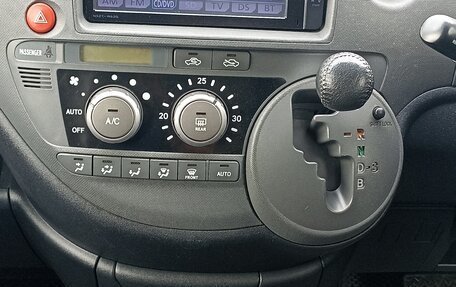 Toyota Sienta I, 2013 год, 1 200 000 рублей, 22 фотография