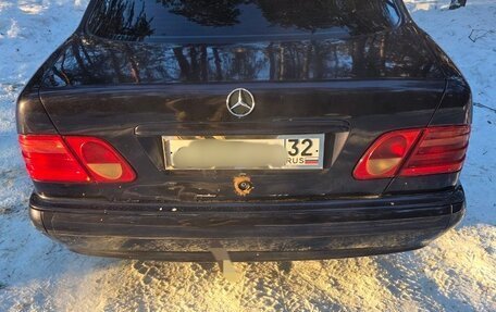Mercedes-Benz E-Класс, 1997 год, 450 000 рублей, 2 фотография
