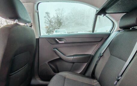 Skoda Rapid I, 2015 год, 990 000 рублей, 14 фотография