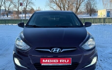 Hyundai Solaris II рестайлинг, 2011 год, 730 000 рублей, 2 фотография