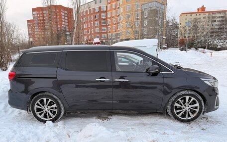 KIA Carnival III, 2018 год, 2 600 000 рублей, 6 фотография