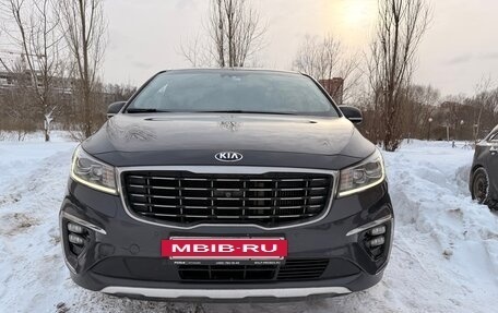 KIA Carnival III, 2018 год, 2 600 000 рублей, 3 фотография