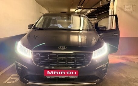 KIA Carnival III, 2018 год, 2 600 000 рублей, 15 фотография