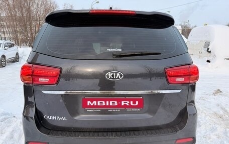 KIA Carnival III, 2018 год, 2 600 000 рублей, 13 фотография