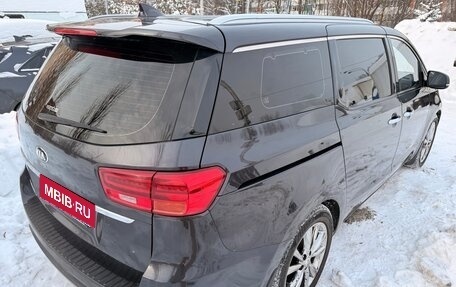 KIA Carnival III, 2018 год, 2 600 000 рублей, 9 фотография