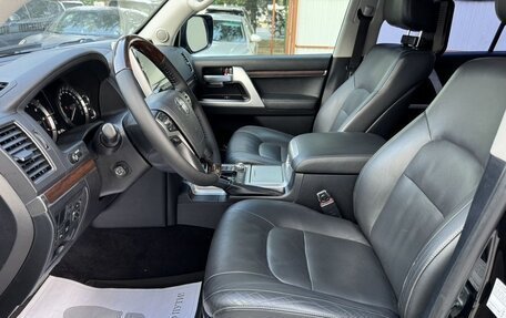 Toyota Land Cruiser 200, 2016 год, 5 399 999 рублей, 9 фотография