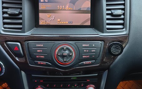 Nissan Pathfinder, 2015 год, 1 600 000 рублей, 33 фотография