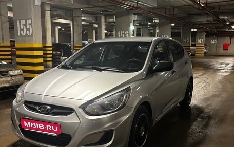 Hyundai Solaris II рестайлинг, 2013 год, 850 000 рублей, 2 фотография