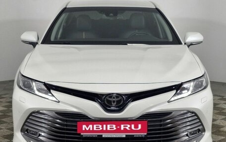Toyota Camry, 2020 год, 3 350 000 рублей, 2 фотография