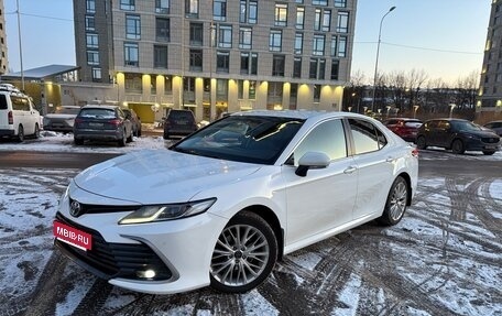 Toyota Camry, 2021 год, 2 400 000 рублей, 1 фотография